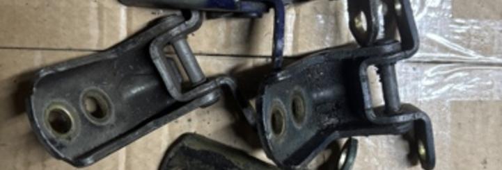 Петля двери Nissan Almera N16 Петля двери Nissan Almera N16